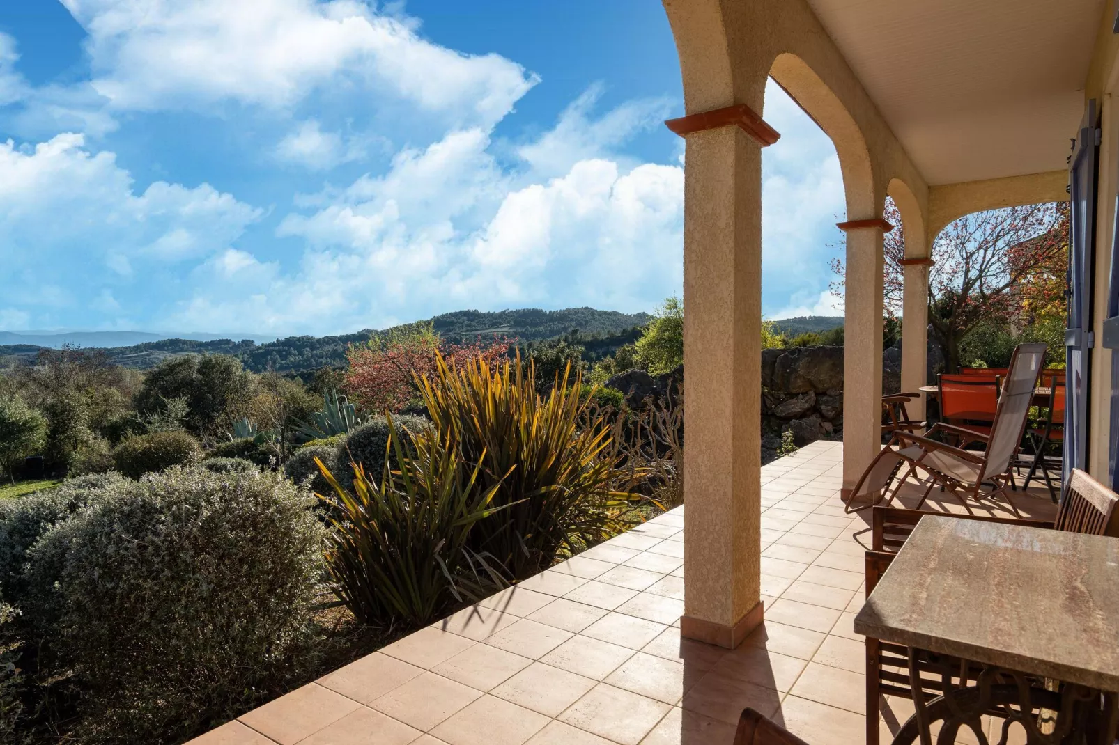 La Chouette de Minerve-Terrace balcony