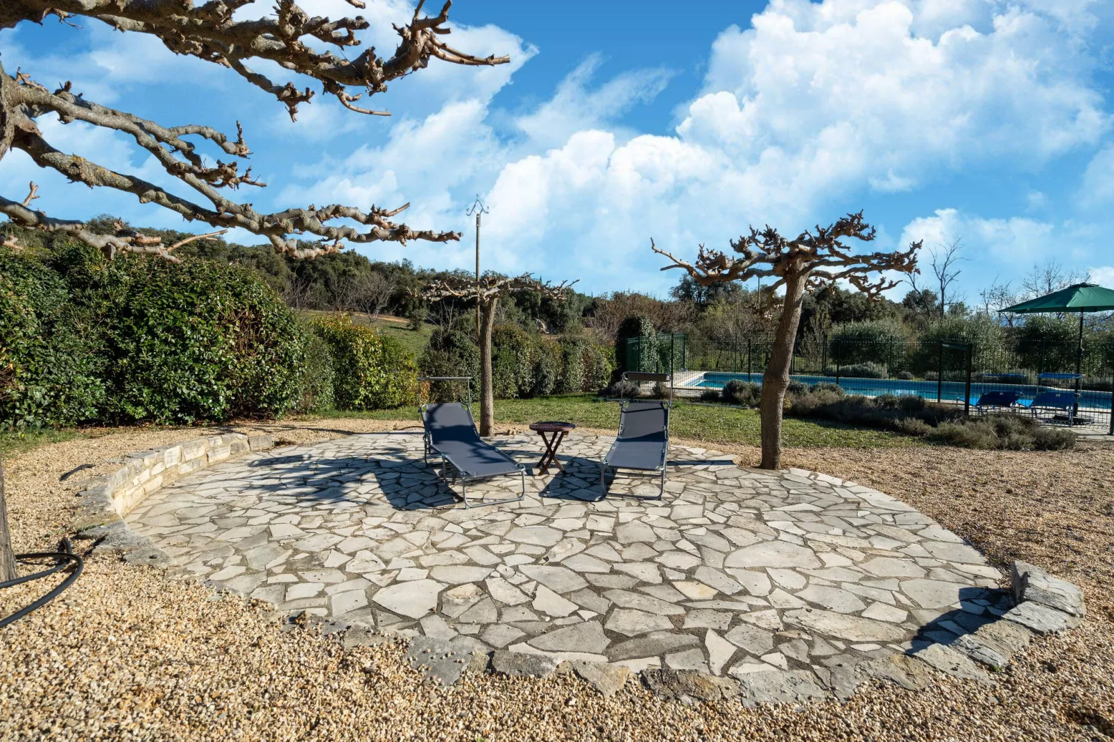 La Chouette de Minerve-Gardens summer