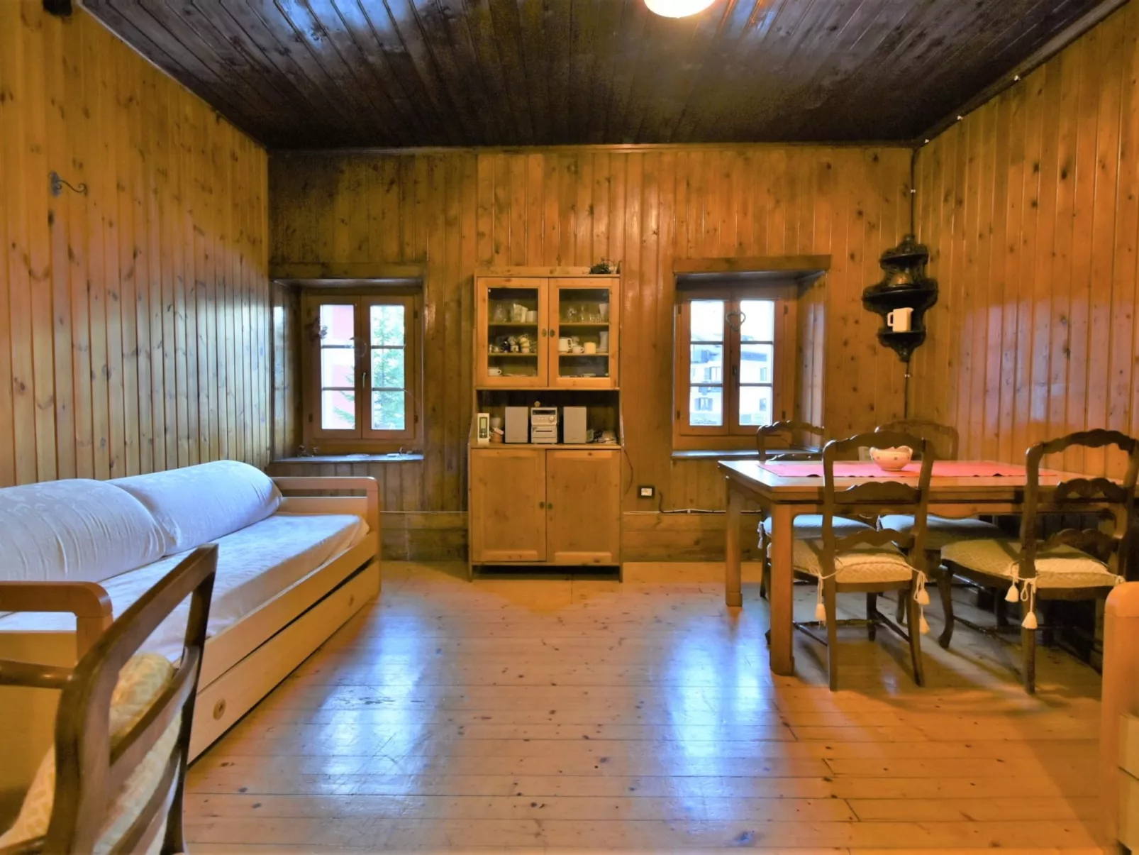 Don Romeo Mountain Flat-Inside