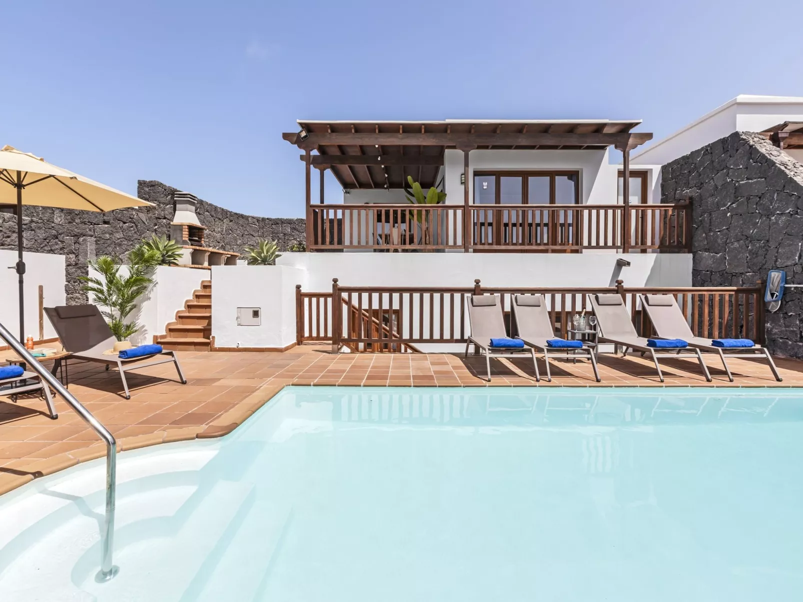 Villa Rosa-Outside