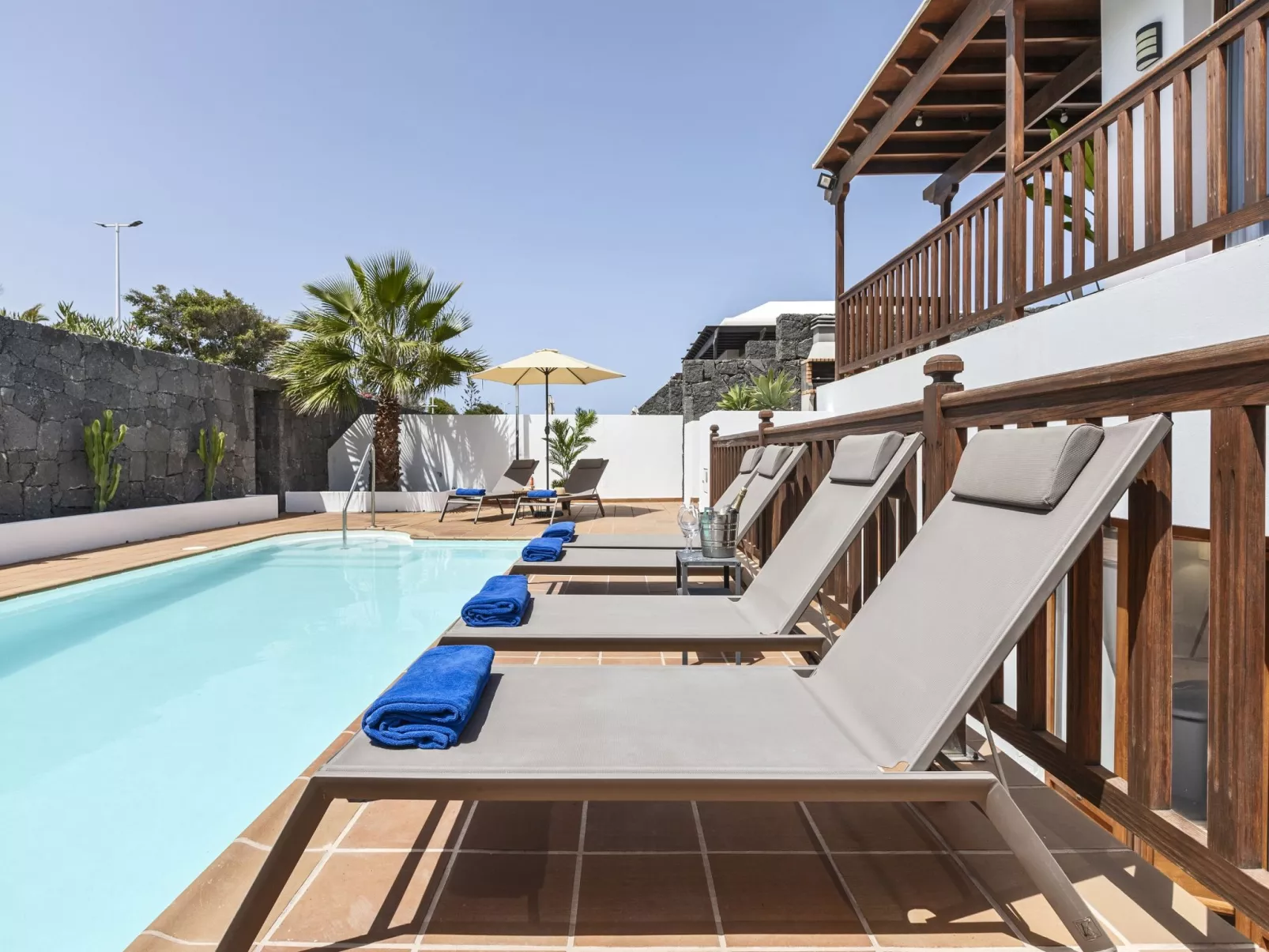 Villa Rosa-Outside