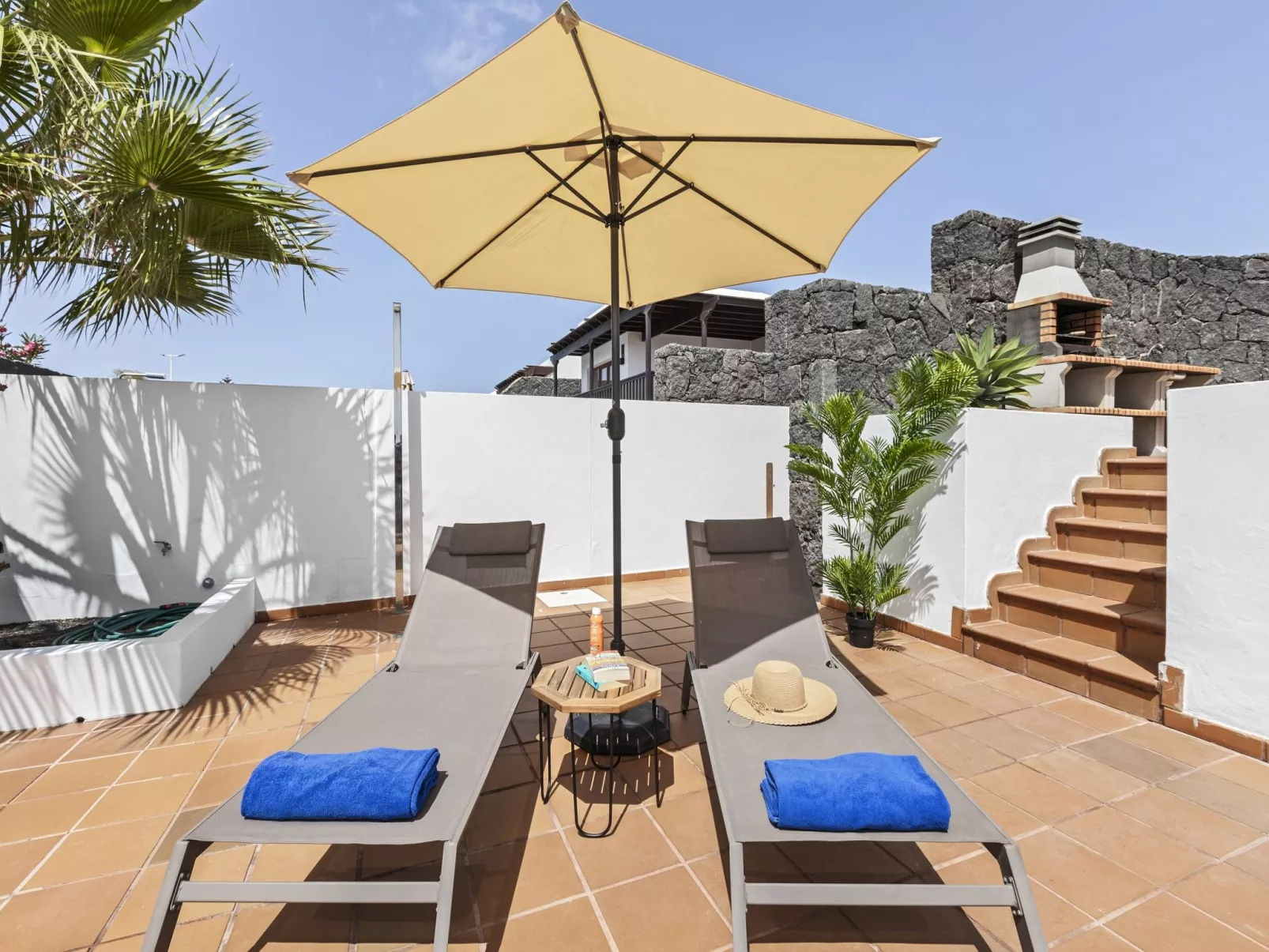 Villa Rosa-Outside