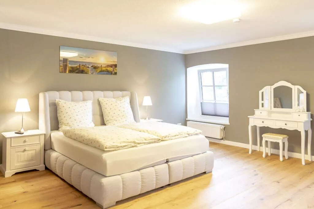 265753-Bedroom