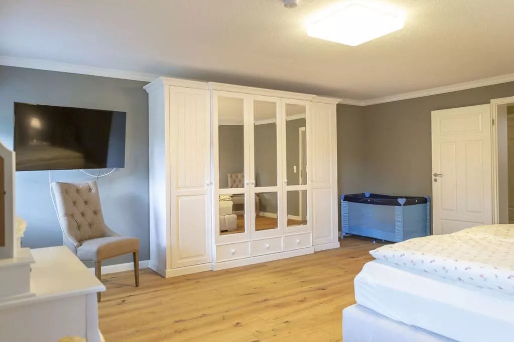 265753-Bedroom