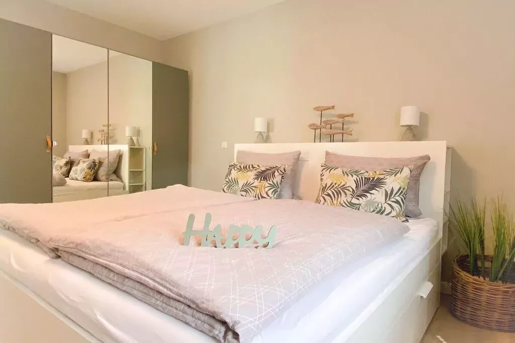 272886-Bedroom