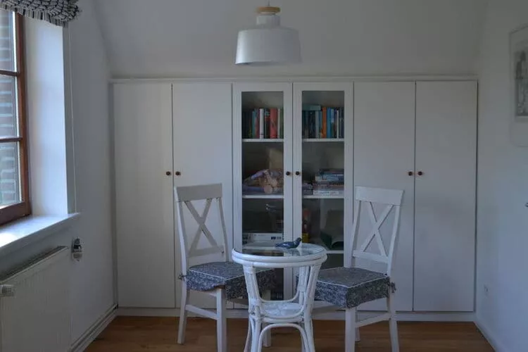 429150-Bedroom