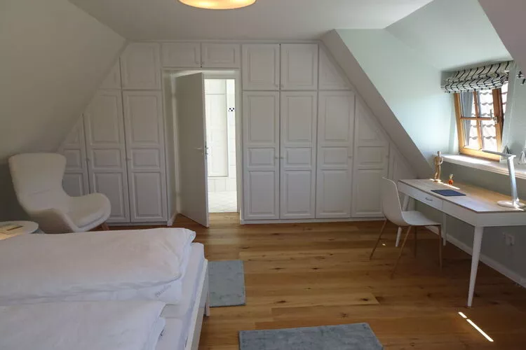 429150-Bedroom