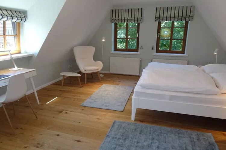 429150-Bedroom