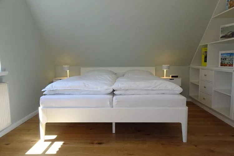 429150-Bedroom