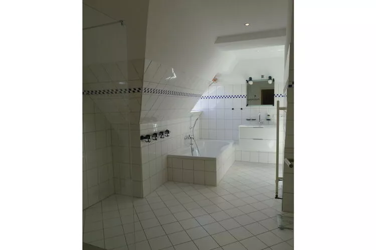 429150-Bathroom