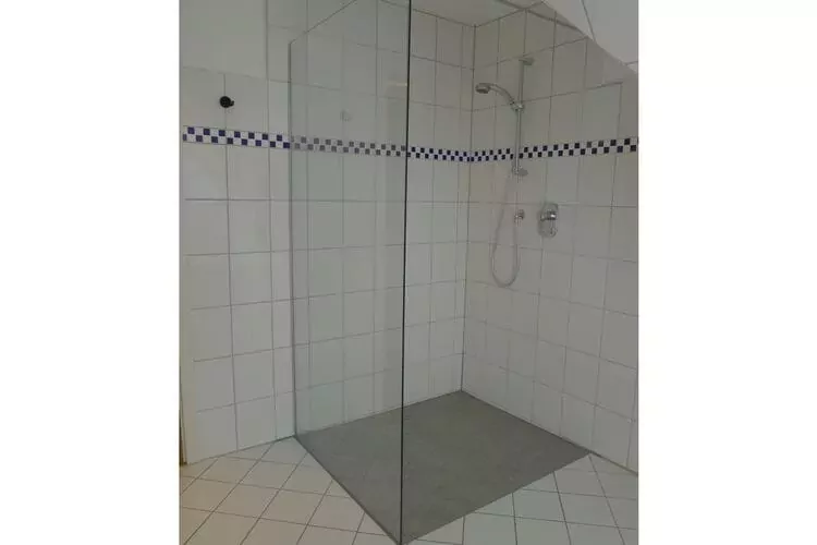 429150-Bathroom