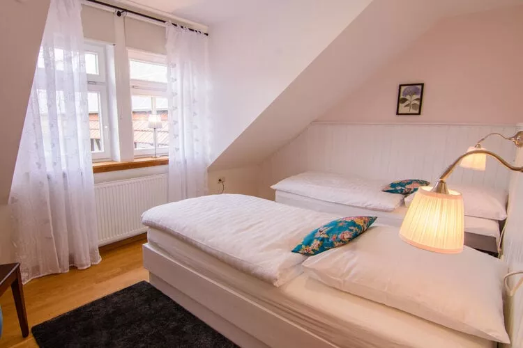 323815-Bedroom