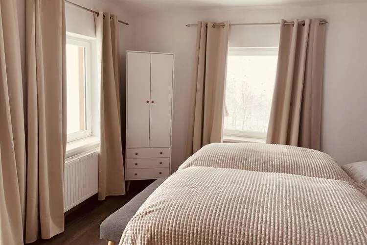 436198-Bedroom