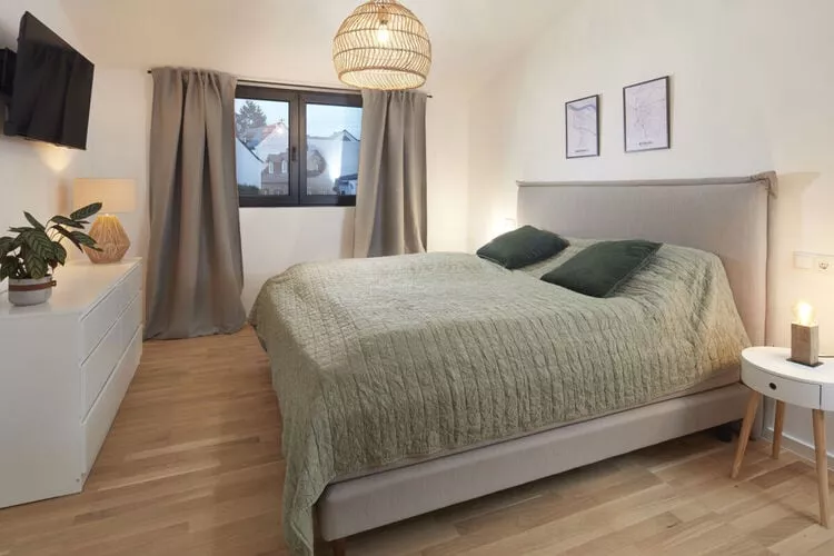412697-Bedroom