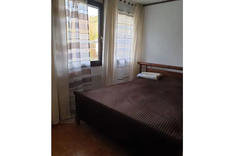 425496-Bedroom