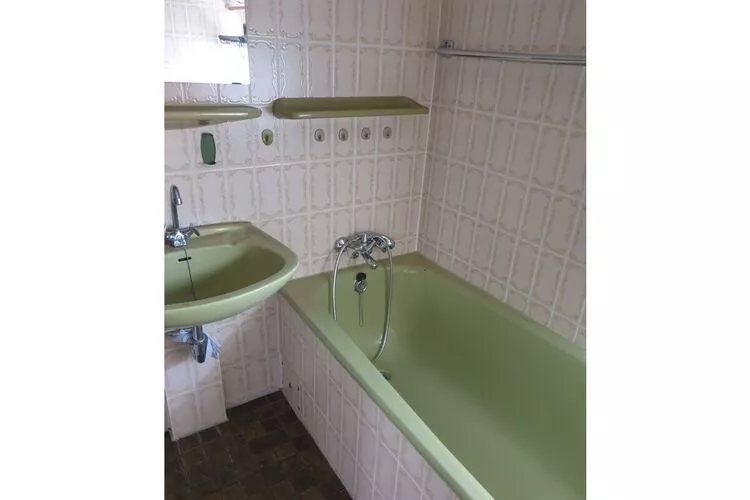 425496-Bathroom