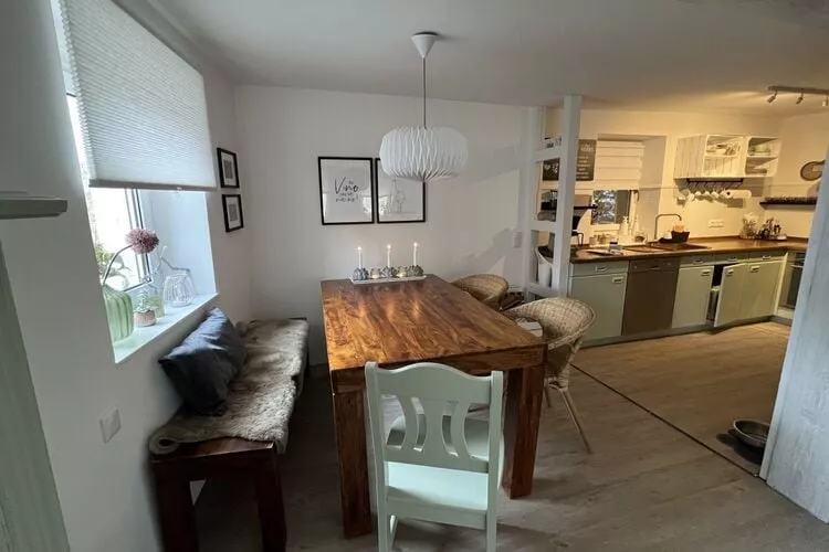 426754-Dining room