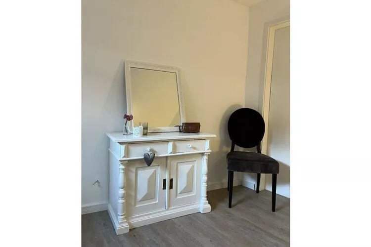 426754-Bedroom