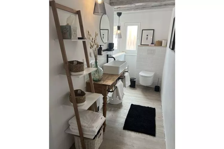 426754-Bathroom