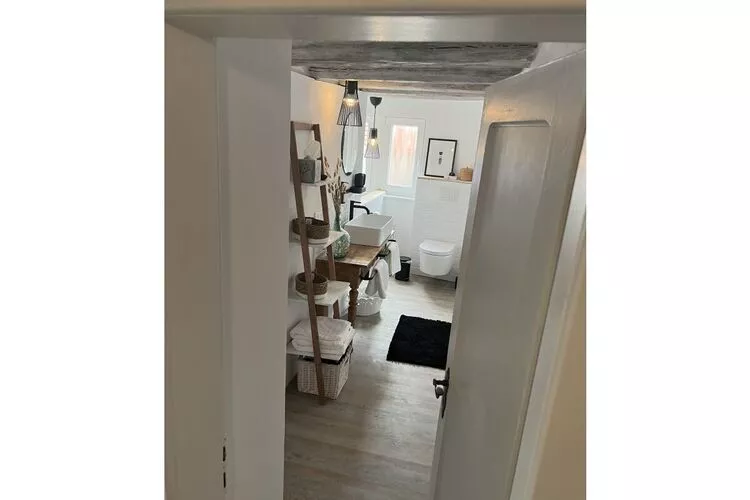 426754-Bathroom