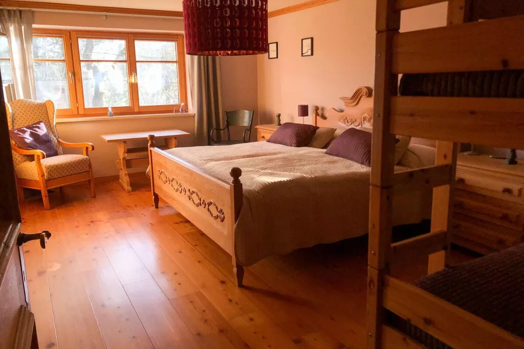 189817-Bedroom