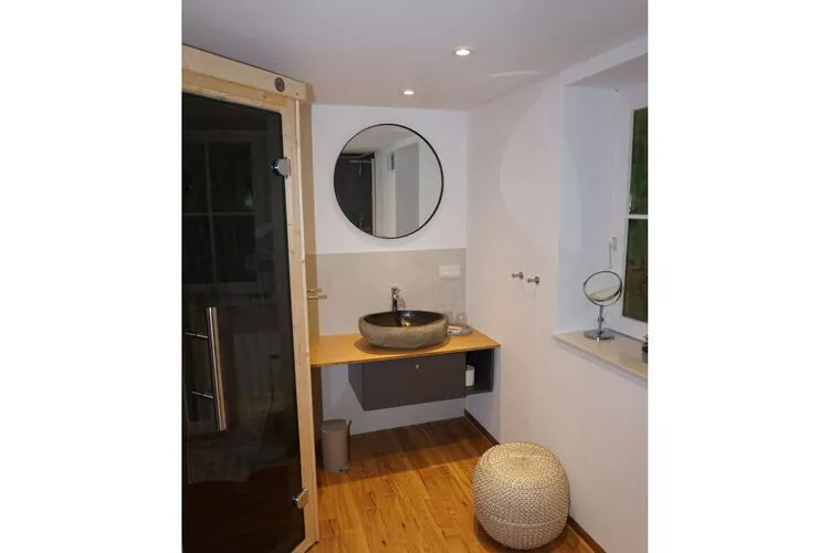405014-Bathroom