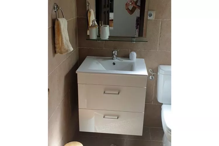 422930-Bathroom