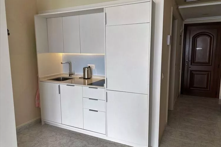 424421-Kitchen