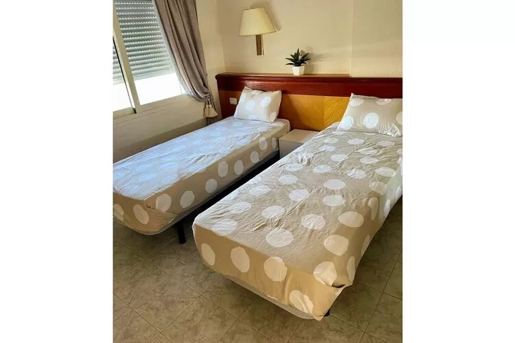 424421-Bedroom