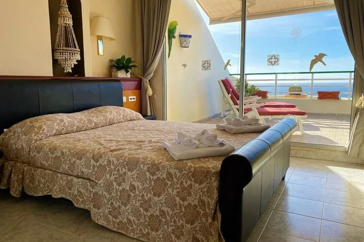 424421-Bedroom