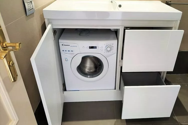 424421-Bathroom