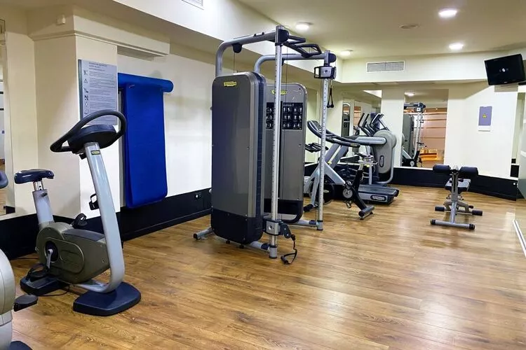 424421-Gym