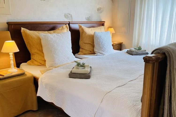 395050-Bedroom