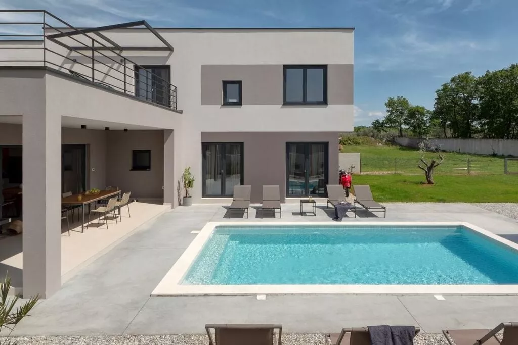 234078-Pool