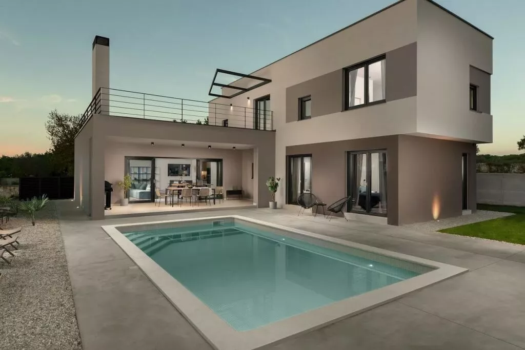 234078-Pool