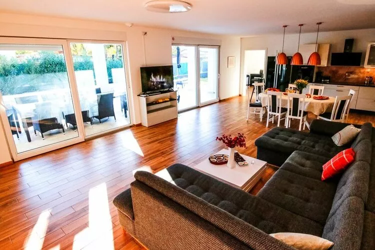 426881-Dining room