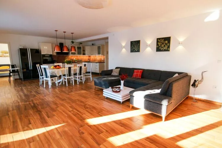 426881-Dining room