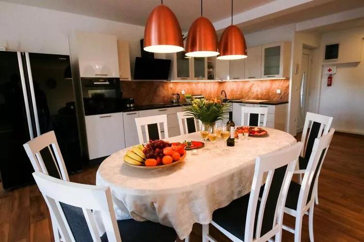 426881-Dining room