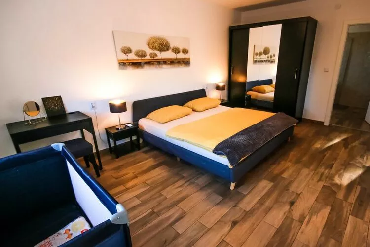 426881-Bedroom