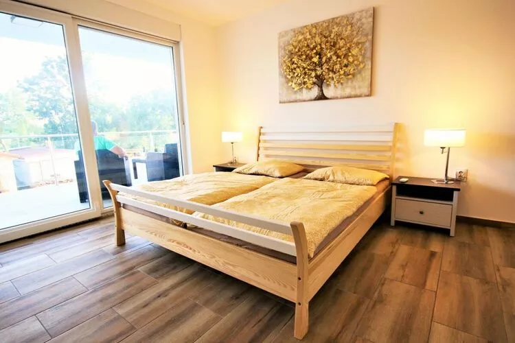 426881-Bedroom