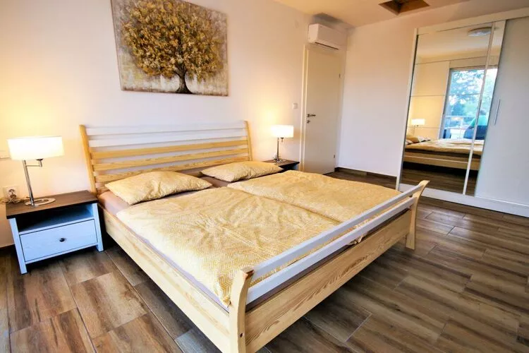 426881-Bedroom