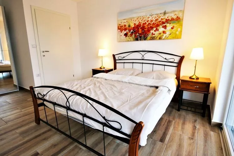426881-Bedroom