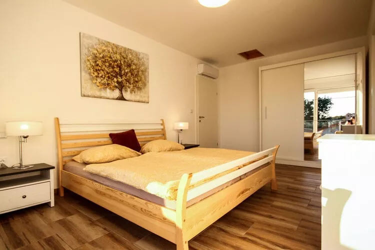 426881-Bedroom