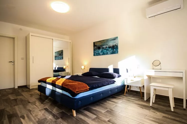 426881-Bedroom