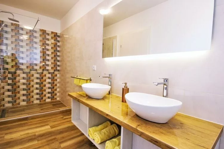 426881-Bathroom