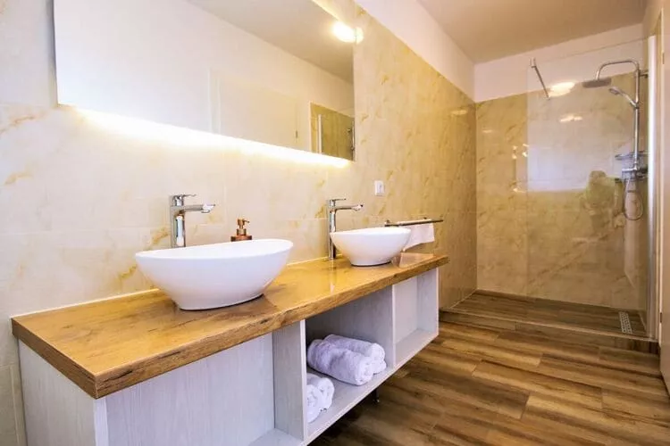 426881-Bathroom