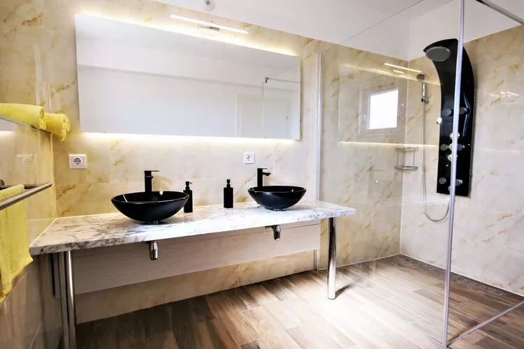 426881-Bathroom