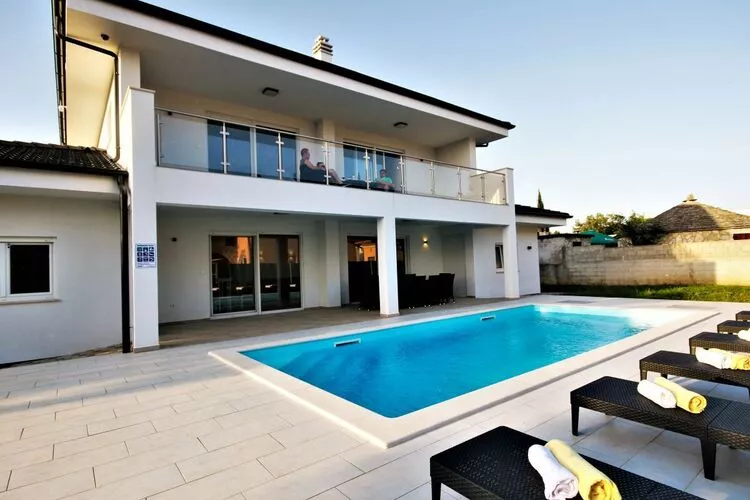 426881-Outdoor