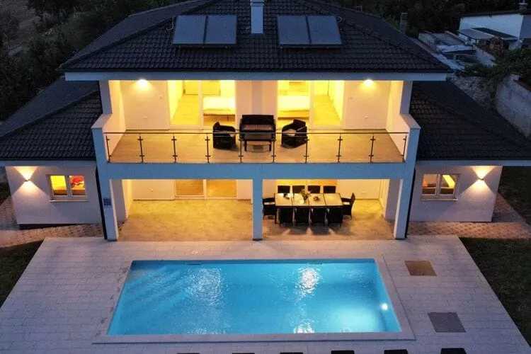426881-Outdoor