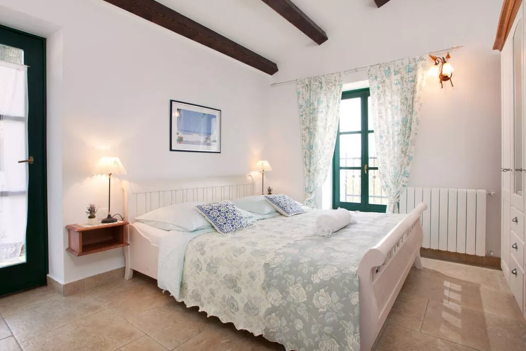 226391-Bedroom